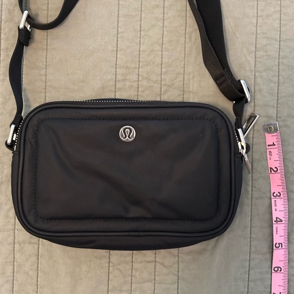 Lululemon Crossbody Camera Bag 2L - Picture 9 of 9